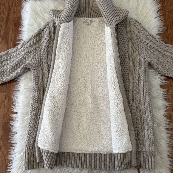 Women's Cable Knit Sweater - Gray - Picture 3 of 9